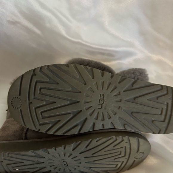 Ugg grey boots Sz 10 - Picture 4 of 7